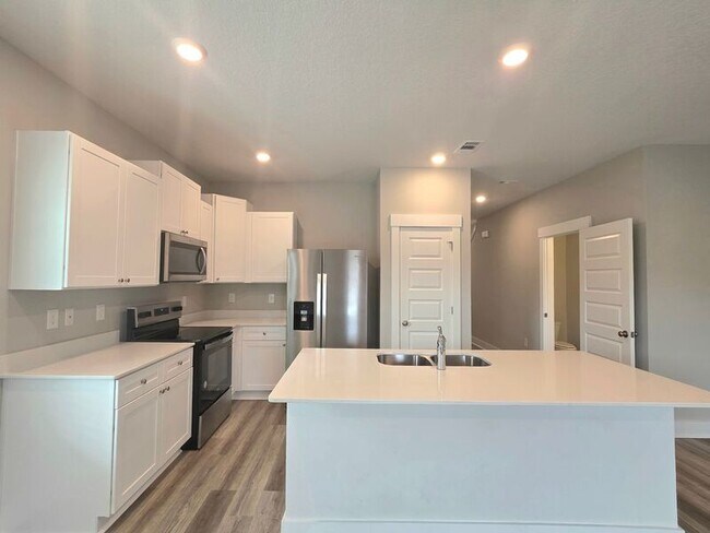 Foto del edificio - 4167 Pendragon Cir