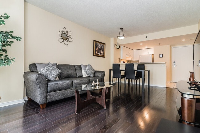 Building Photo - 178 Rue Sainte-Catherine E