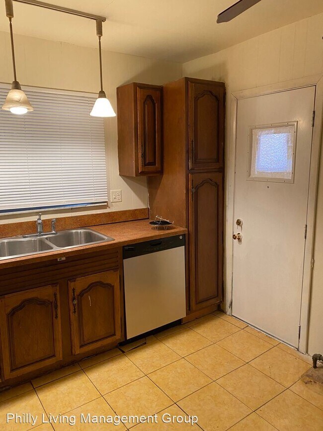 Building Photo - 3 br, 1 bath House - 5866 Malvern Ave