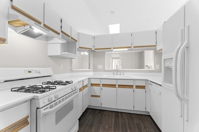 Foto del edificio - 743 Hilltop Ln