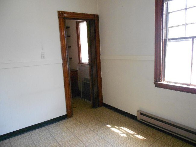 Building Photo - 37 Riverside St