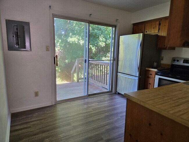 Foto del edificio - 2032 Elmhurst Ln