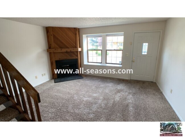Foto del edificio - Rockrimmon Area 2 Bedroom 2 Story Townhome...