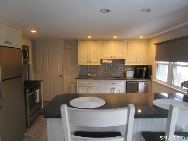 Building Photo - 256 Seaside Ave