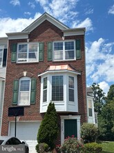 Building Photo - 5298 Jule Star Dr