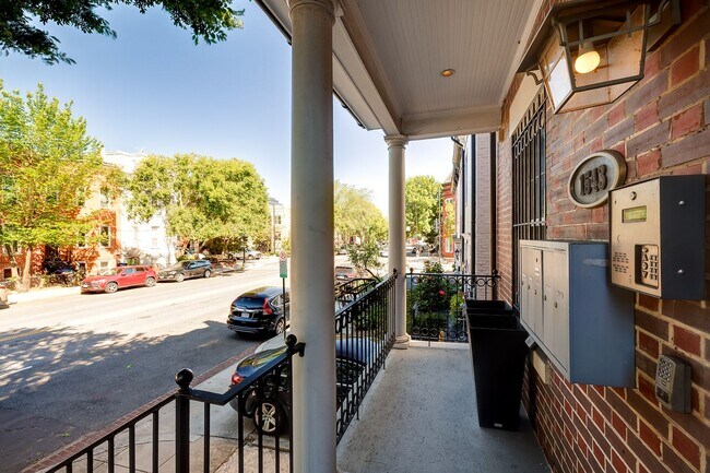 Building Photo - Great 2 Bedroom 2 bath in the heart of Shaw