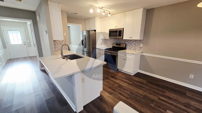 Building Photo - 2106 Clearvista Dr NW