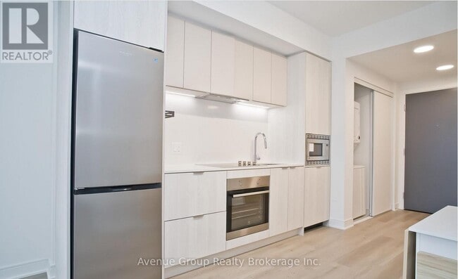 Building Photo - 86 Dundas St E