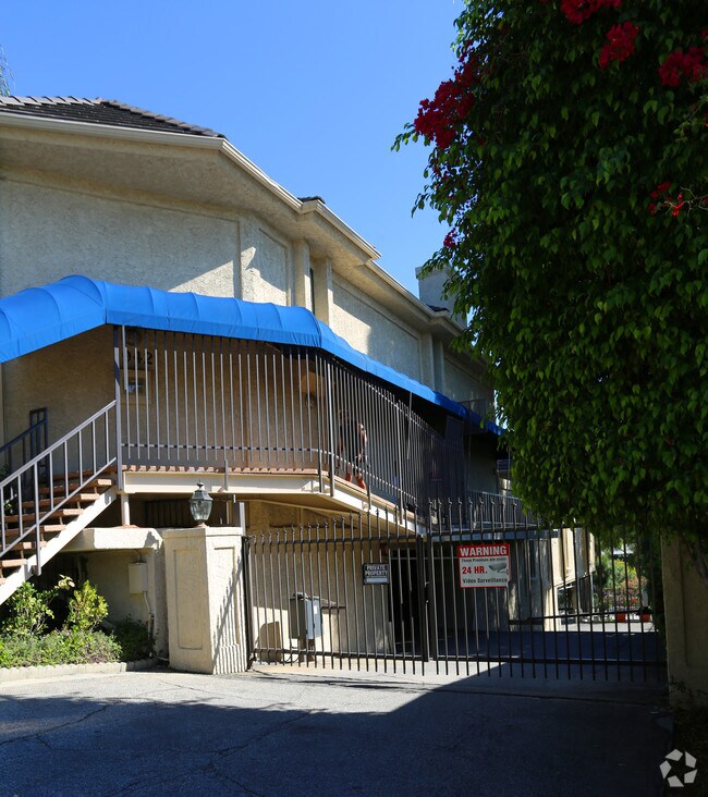 Foto del edificio - 1942 Grace Ave