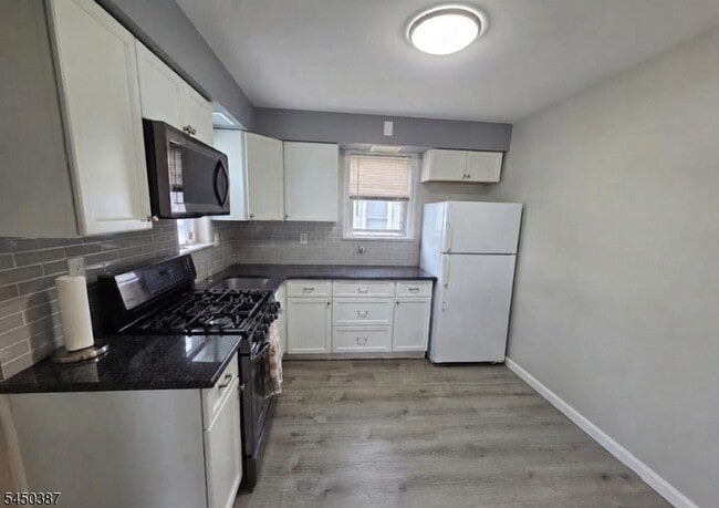 Building Photo - 166 Carmita Ave