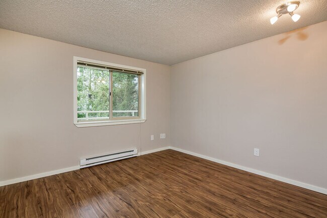Building Photo - 9515 Interlake Ave N