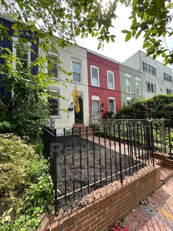 Primary Photo - 1525 Constitution Ave NE
