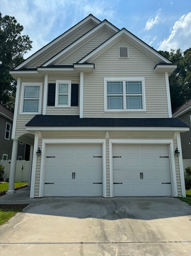 Building Photo - 670 Summer Hill Way