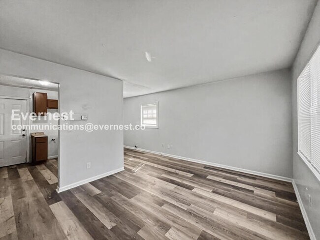 Foto del edificio - 3 Bed, 1 Bath Home with Off-Street Parking / Pet-Friendly / Vouchers Accepted / Available Now!