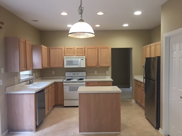 Foto del edificio - Simpsonville - 4BD+Bonus/2.5BA, 2425SF