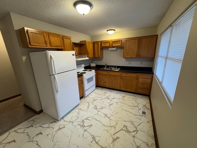 Building Photo - 19 Running Fox Dr