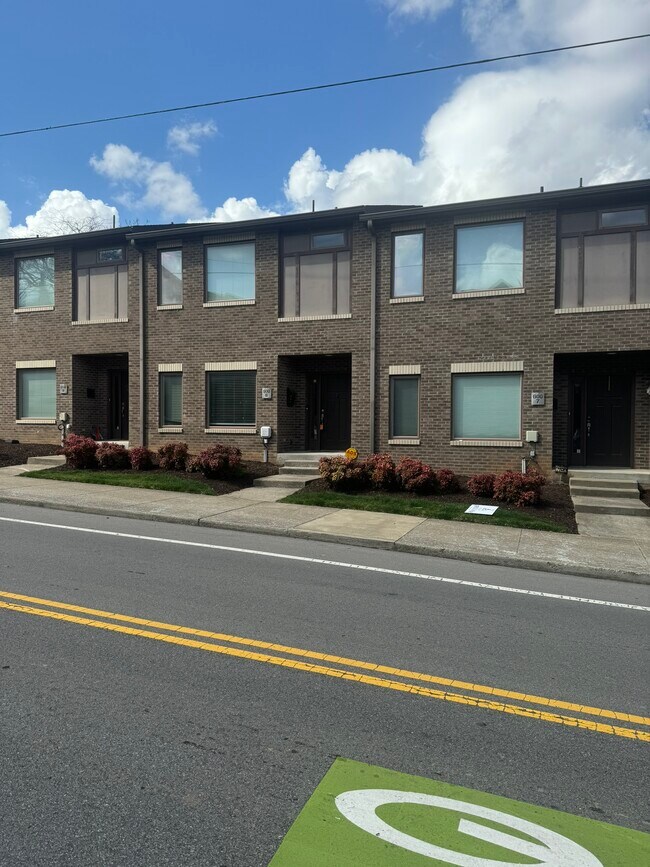 Photo - 600 Garfield St Townhome