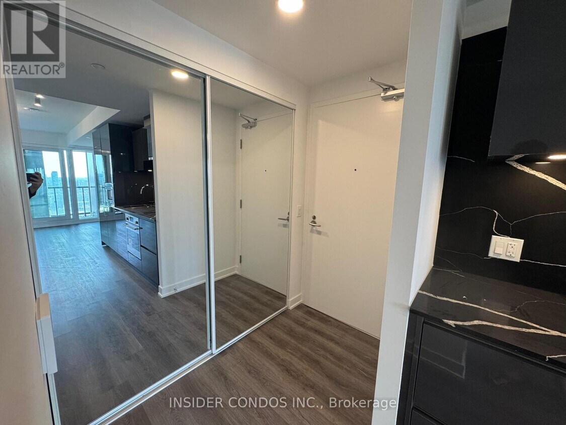 Photo principale - 3010-3238 SIMCOE St