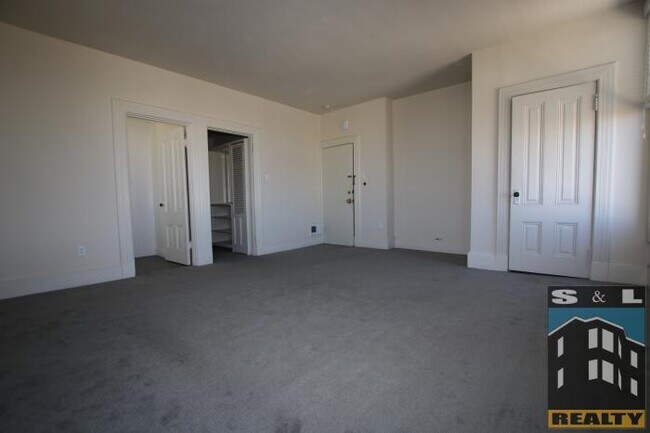 Building Photo - bedroom in San Francisco CA 94115