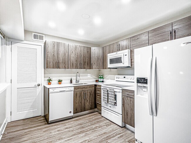 Building Photo - Castlebrook Apartments