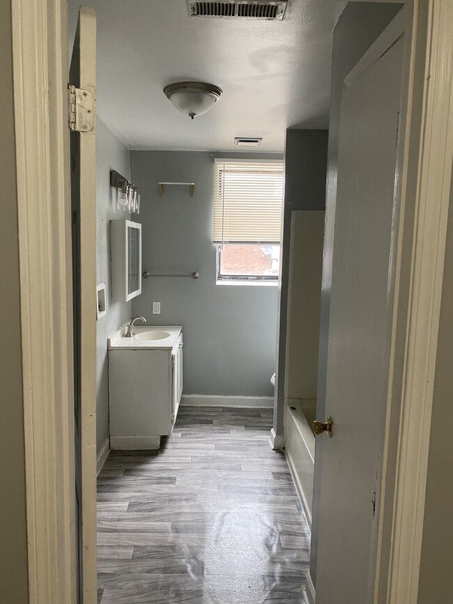 Building Photo - 6009