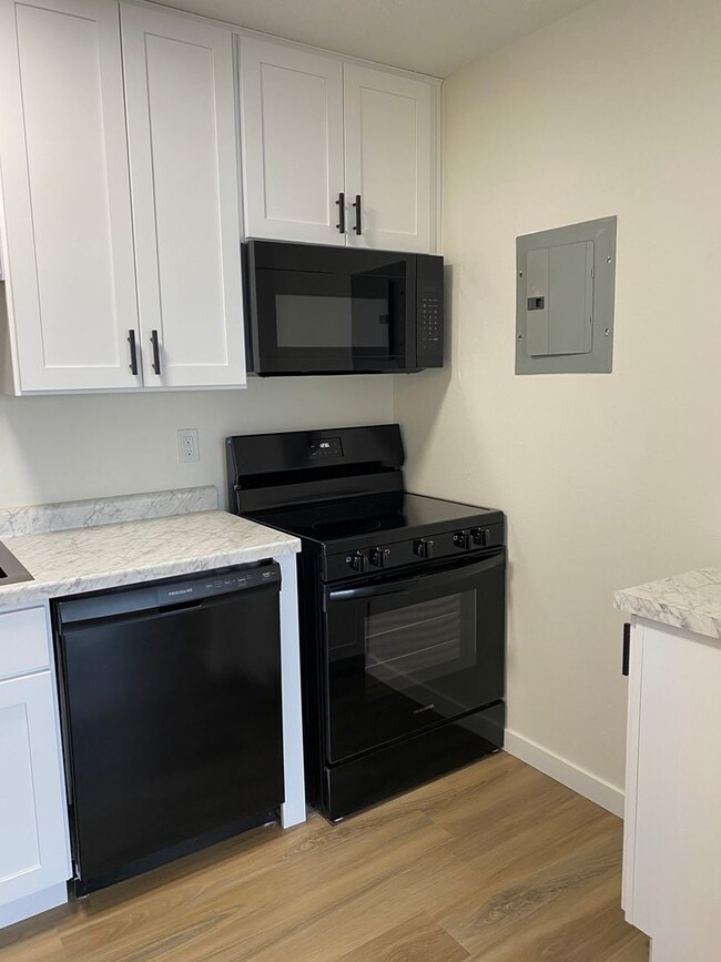 Interior Photo - Overlook on 100