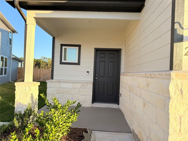 Building Photo - 24645 Cascade Haven Rd