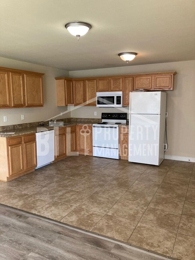 Building Photo - Beautiful Duplex in Forsyth, MO