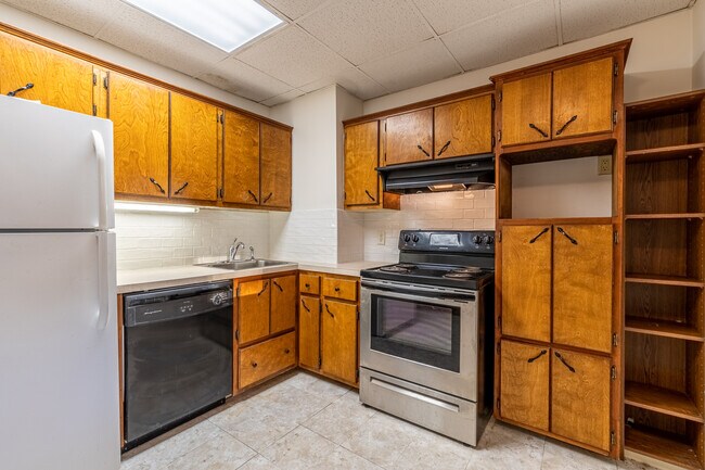 Kitchen - 414 Elm St