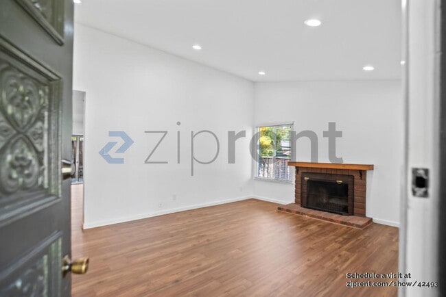 Foto del edificio - 516 Tanager Rd