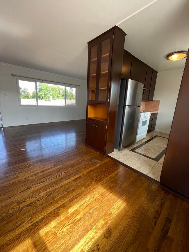 Building Photo - 1633 Centinela Ave