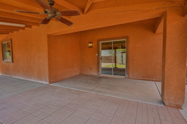 Building Photo - 3 Bedroom 2 Bathroom