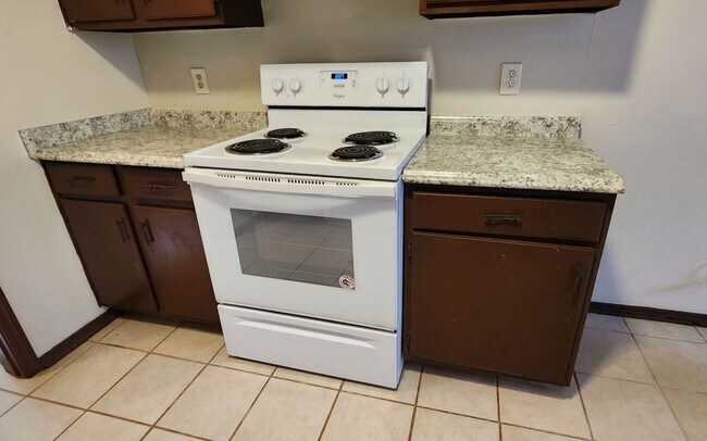 Foto del edificio - 3/1.5 bath South OKC-small pets accepted