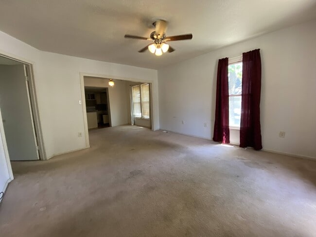 Building Photo - 409 2nd St