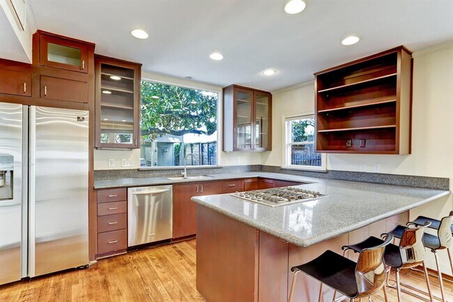 Building Photo - 2132 Tangley St