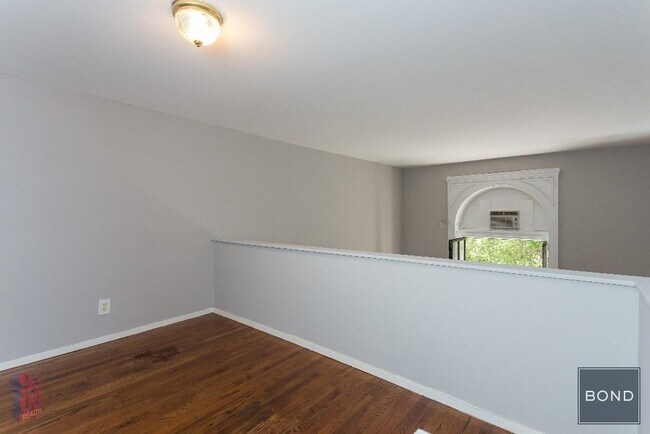 Building Photo - 7 E 75th St