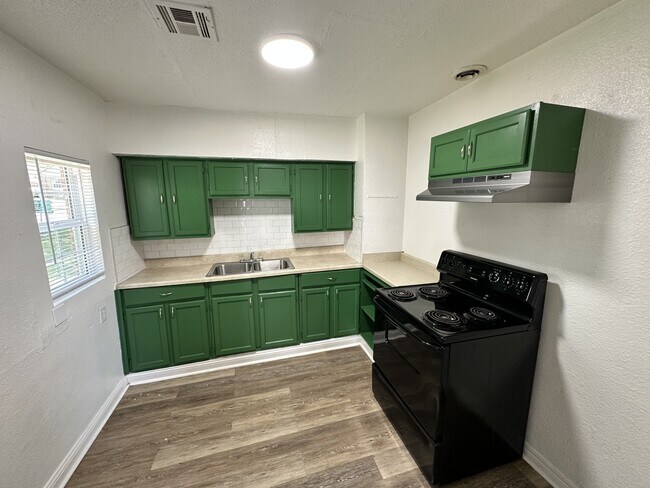Building Photo - 2300 Granada Blvd