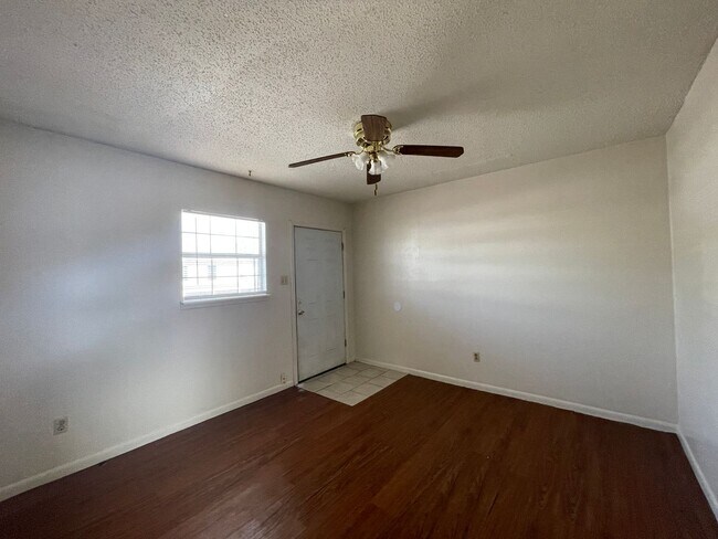 Building Photo - 930-940 S 15th Street