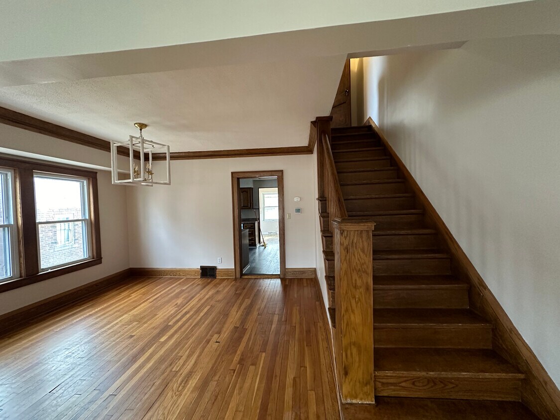 Grand Staircase - 3405 West Blvd