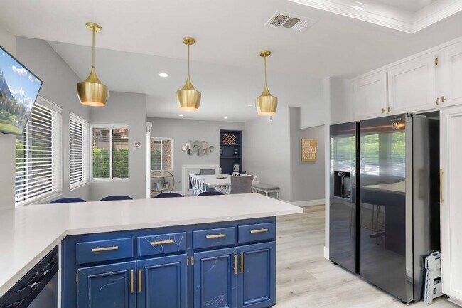 Building Photo - Pool Home in Palm Desert