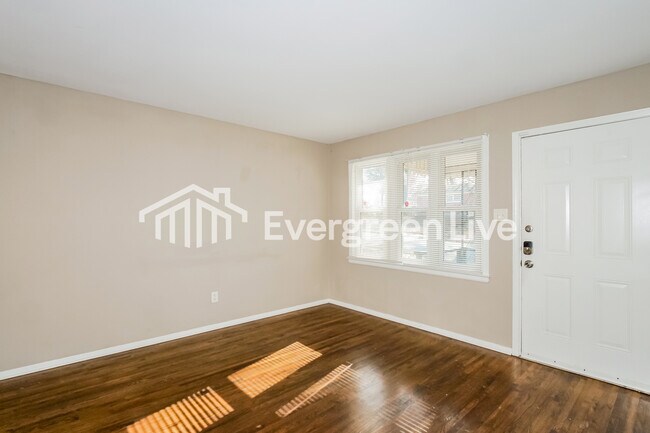 Building Photo - 2136 Pamela Dr