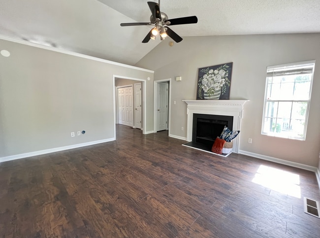 Building Photo - Lovely 3bd 2ba  In the heart of Wake Fores...