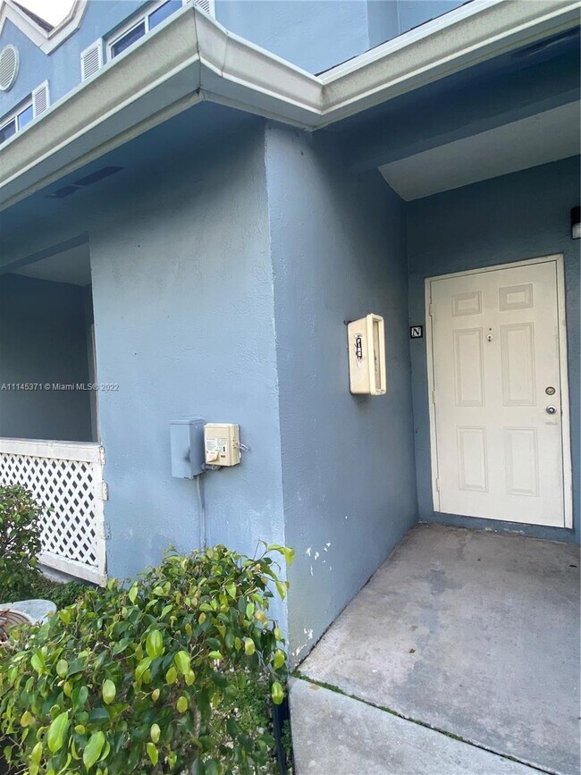 Foto del edificio - 17515 NW 67th Ct