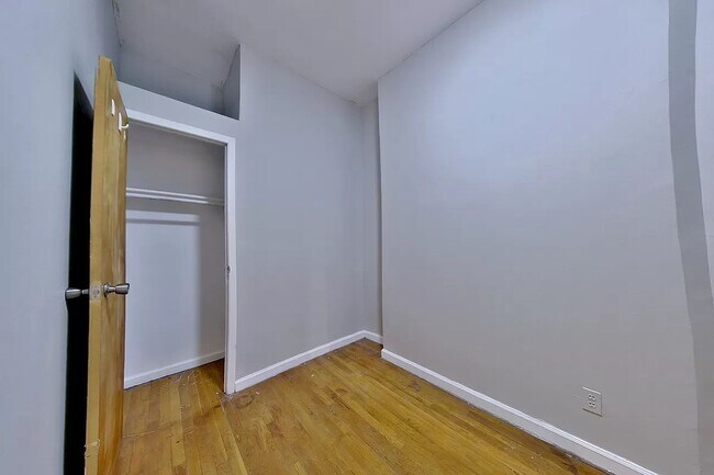 Building Photo - 543 East 5th Street