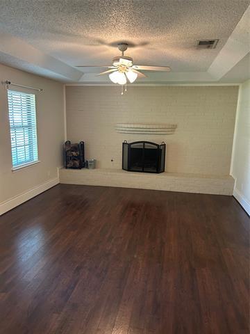 Foto del edificio - 820 Lake Forest Ct