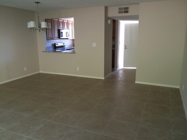 Building Photo - ranchview490