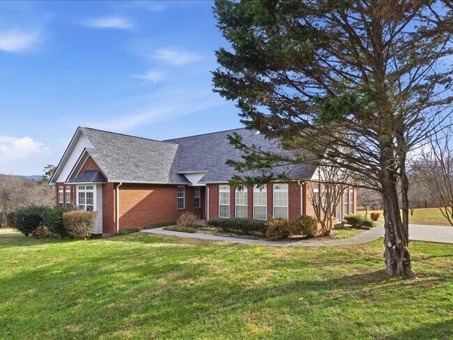 Building Photo - 5320 Baumgardner Rd