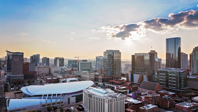 Building Photo - Placemakr Premier SoBro