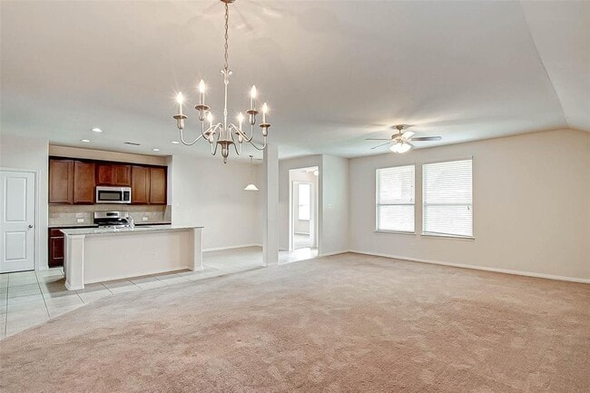 Building Photo - 215 Stoneroller Dr