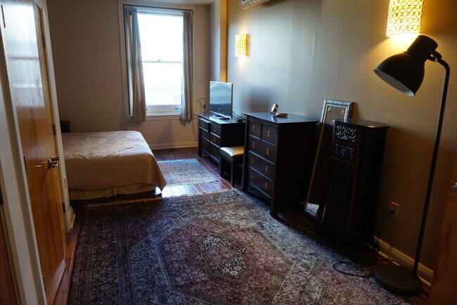 Master Bedroom - 300 4th Ave